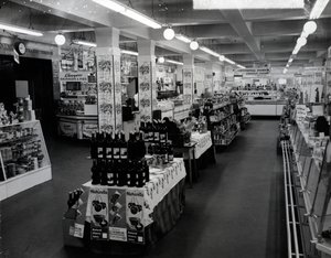 Interieur van een Woolworths-winkel, 1956